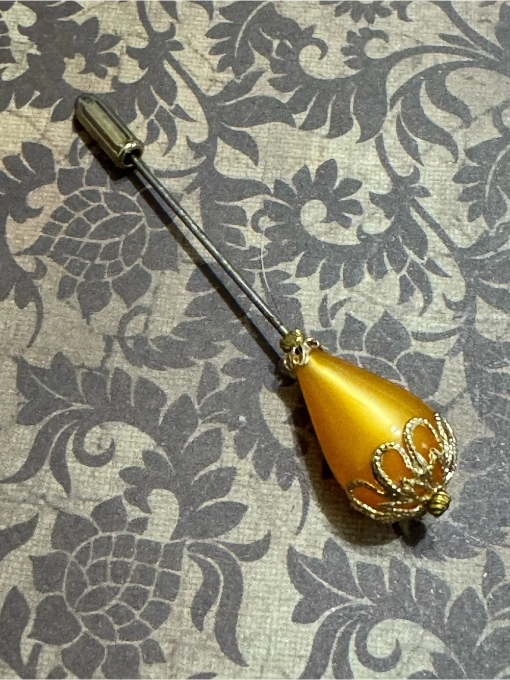 VINTAGE GOLD TONE STICK PIN